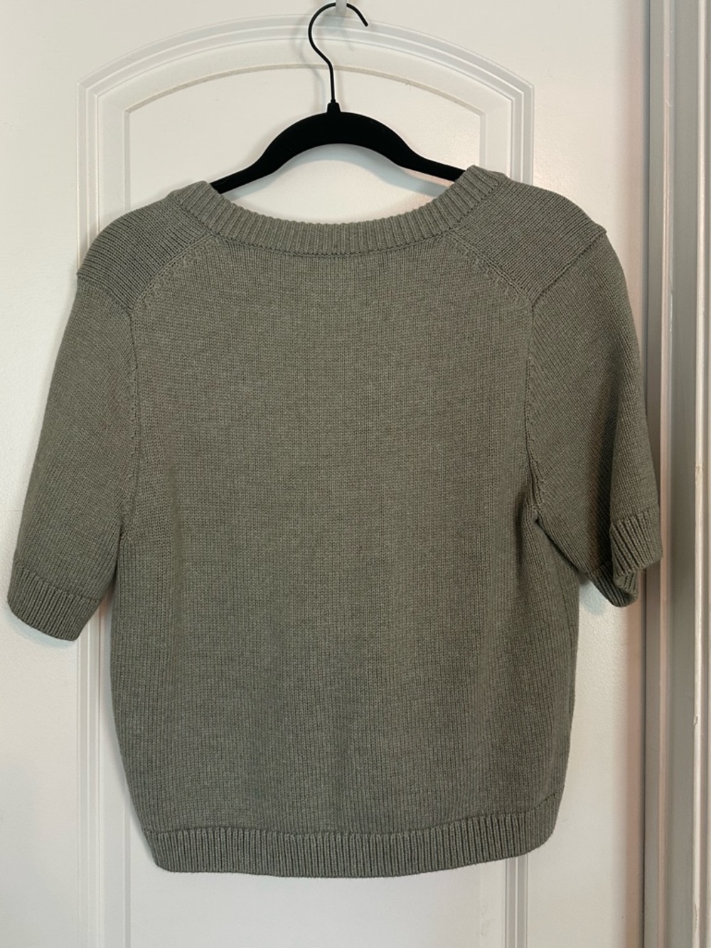 Abercrombie short sleeve crew cardigan in frosty Olive - Picture 5 of 5